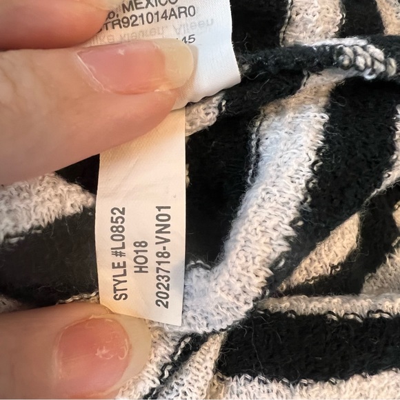 Madewell black and white stripe shirt style #L0852 size medium - Picture 8 of 9